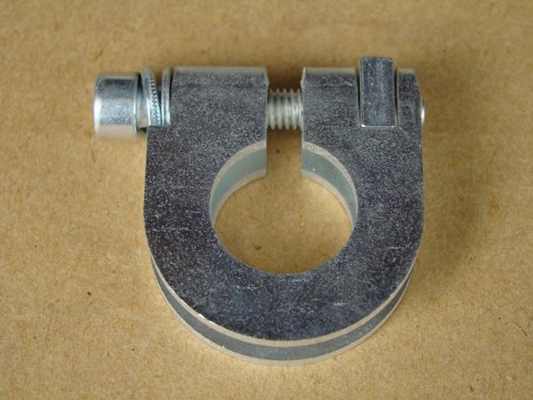 Step chain fixing clip