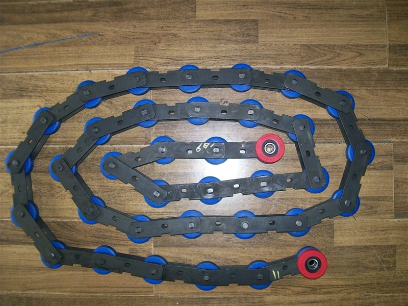 Complete pallet chain loop with rollers